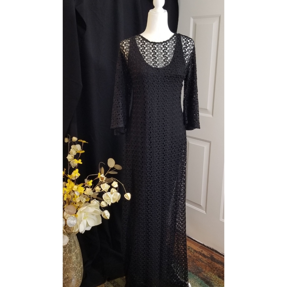 EUC Stunning Julian Chang Black  crochet/Lace lined Maxi Dress